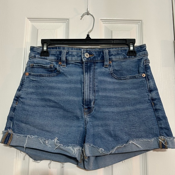 American Eagle Outfitters Pants - American Eagle Outfitters Distressed Blue Jean Mom Short Size 6